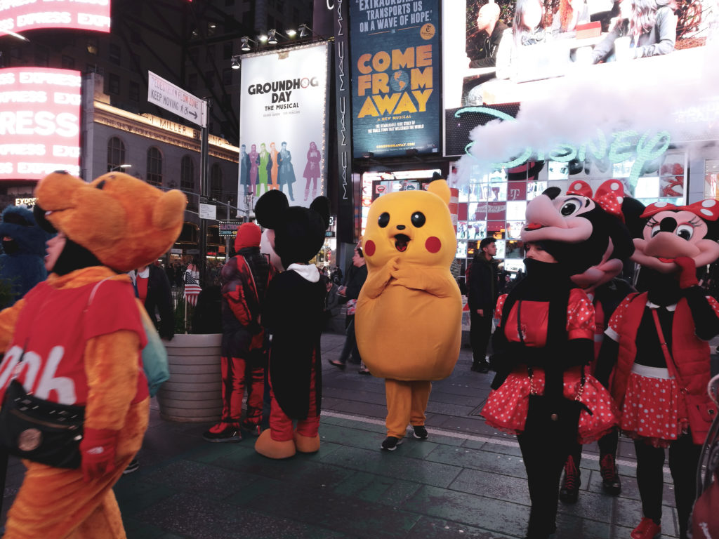 Pikachu minnie sur times square