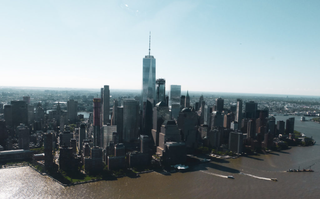 Vue sur les buildings de new york tour en hélicoptère
