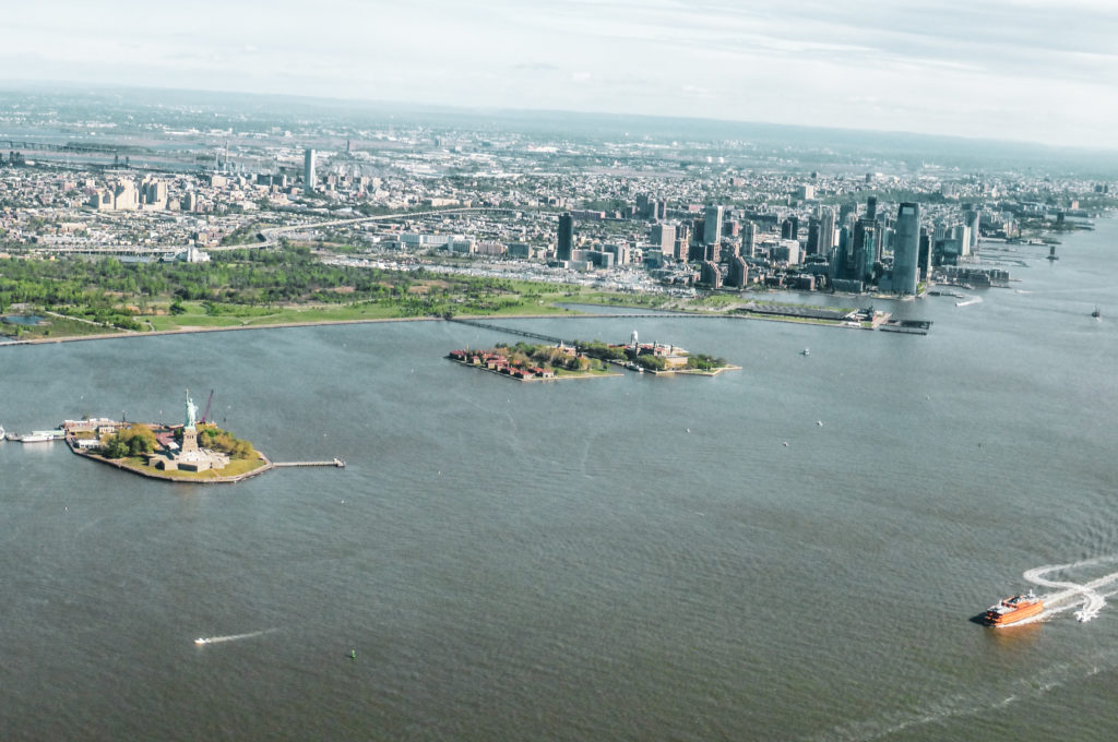 Vue sur Manhattan depuis hélicoptère new york